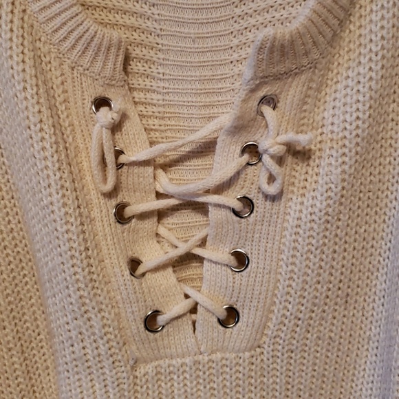🎯SOLD🎯Oversized lace up high low cream sweater - Picture 4 of 7